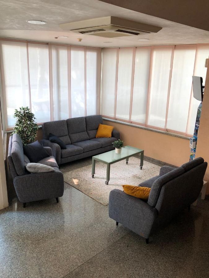 Hotel Blue Ribbon Римини Екстериор снимка