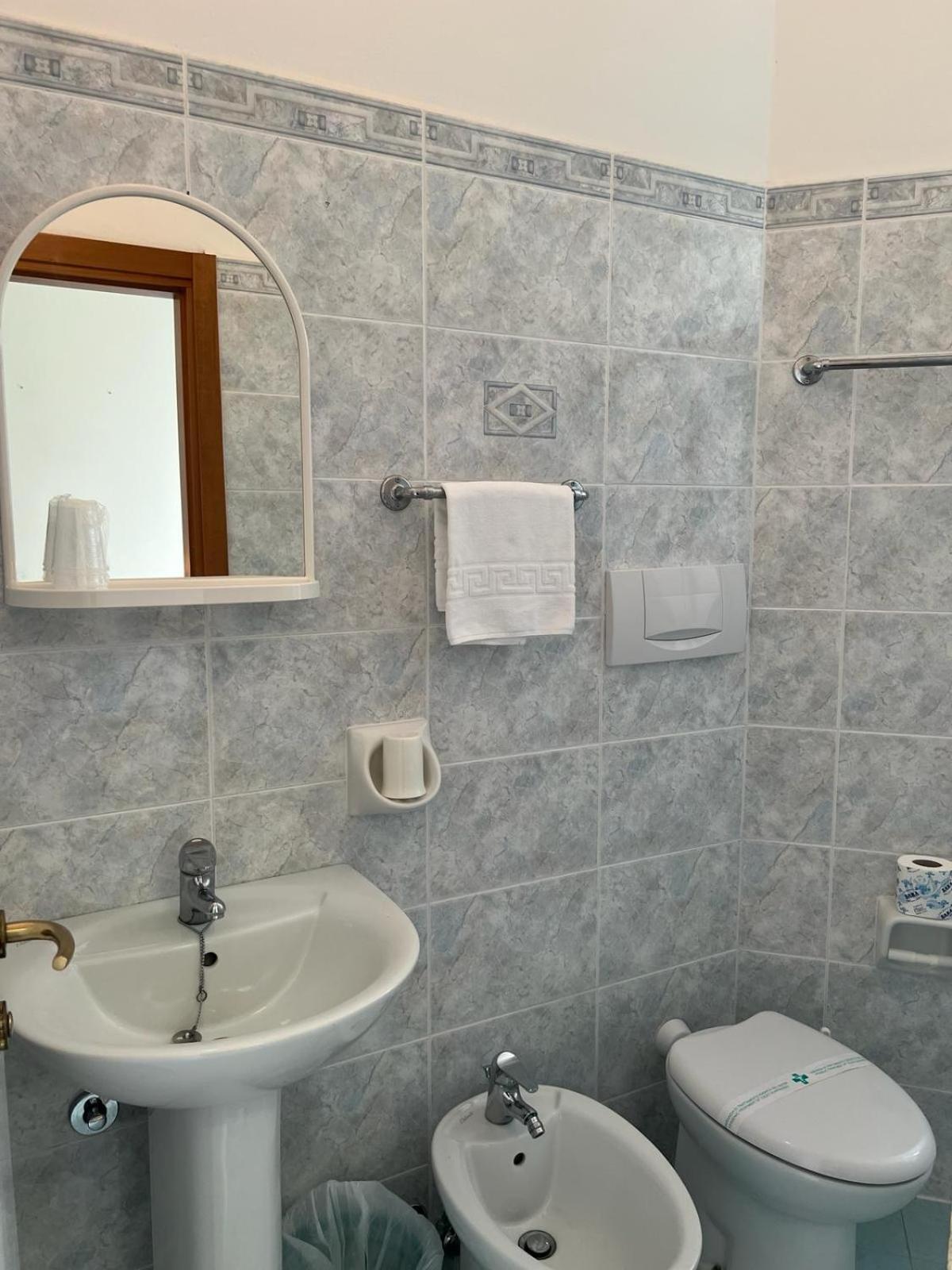 Hotel Blue Ribbon Римини Екстериор снимка