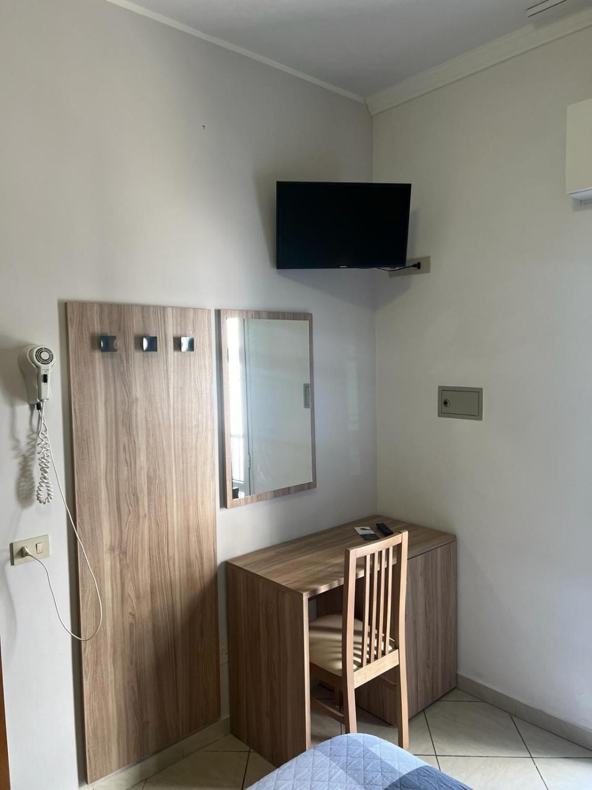 Hotel Blue Ribbon Римини Екстериор снимка
